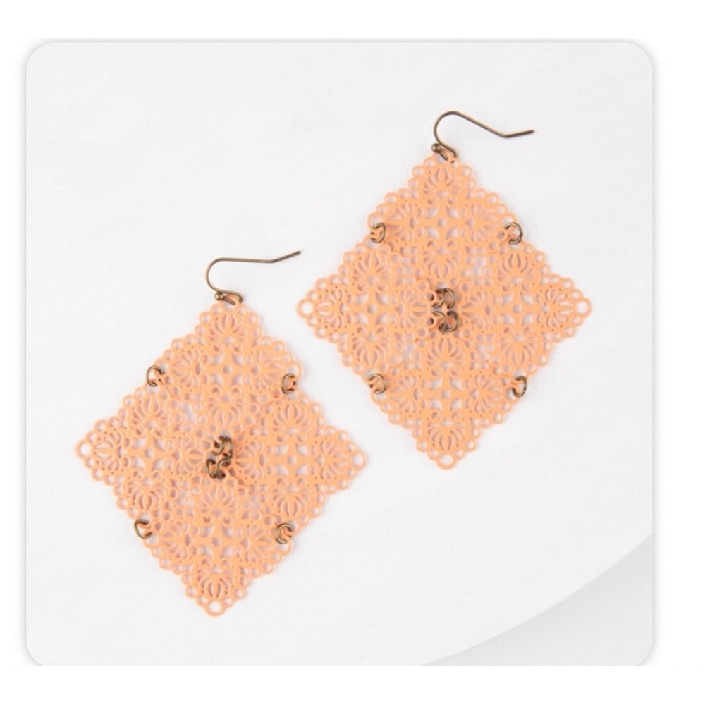 Plunder Linae Earrings‎